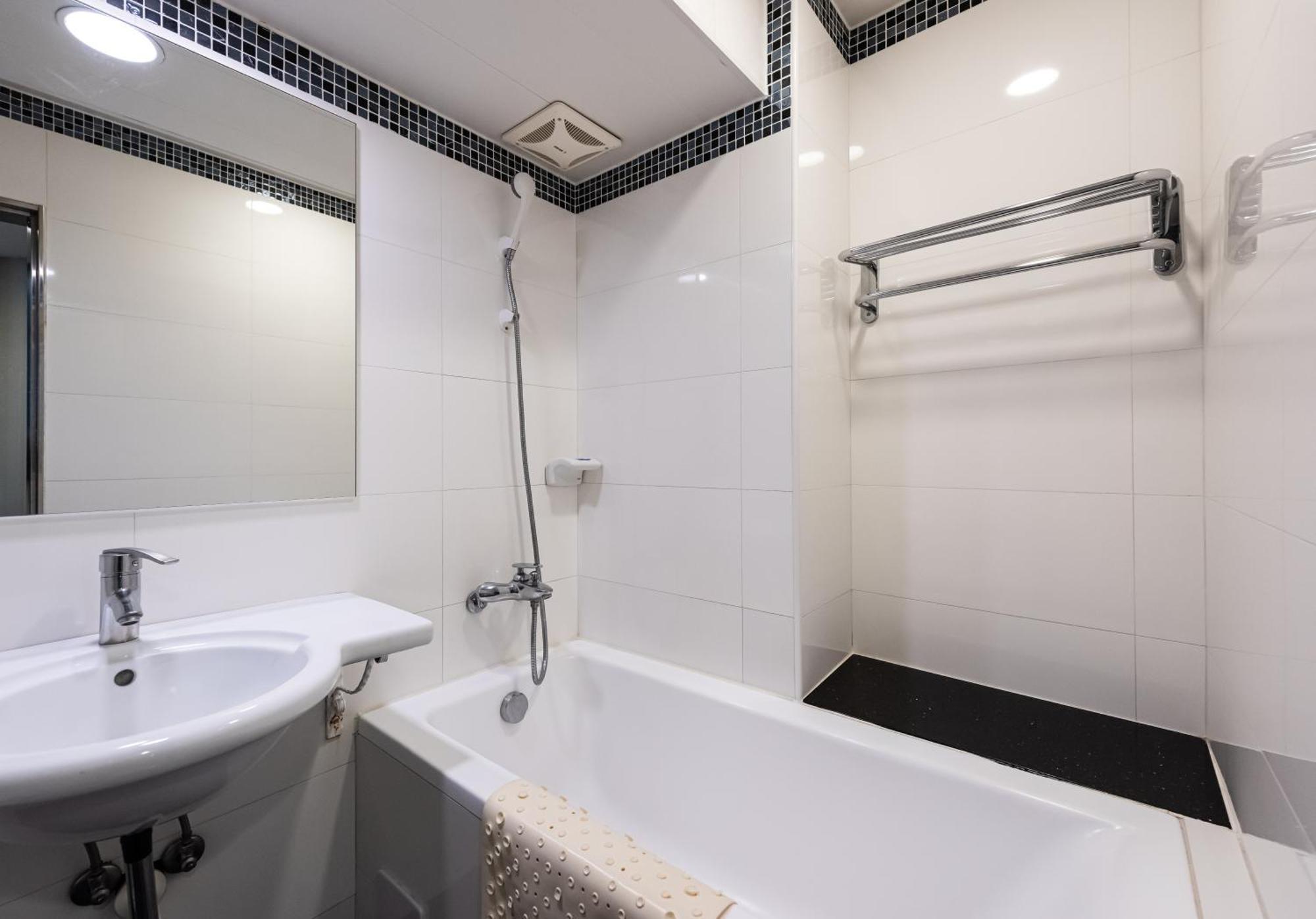 Hub Hotel - Zhongshan Branch Taipei Exterior photo
