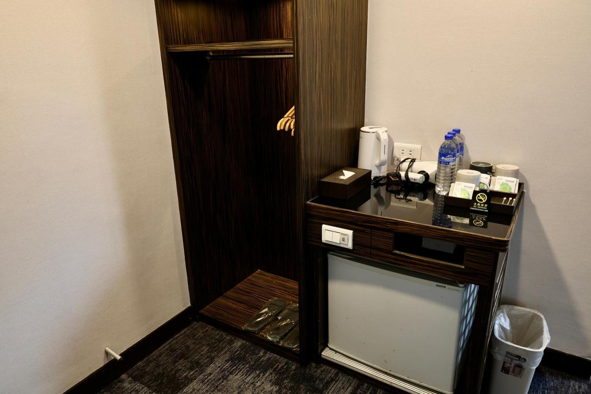 Hub Hotel - Zhongshan Branch Taipei Exterior photo