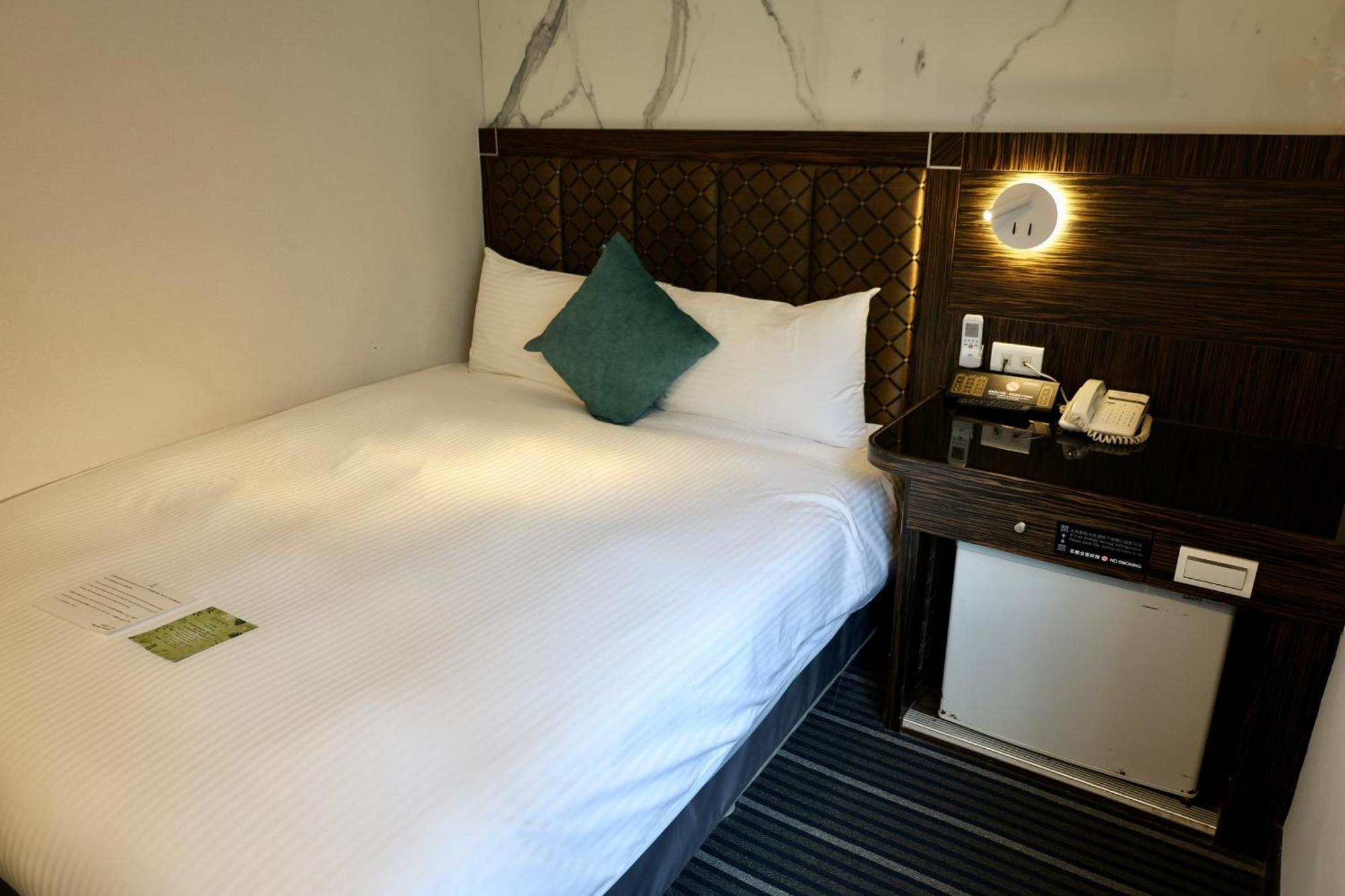 Hub Hotel - Zhongshan Branch Taipei Exterior photo